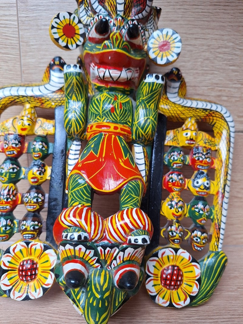 Masque Maha Kola – Les 18 Sanni – Sanni Yakuma – Art traditionnel du Sri Lanka
