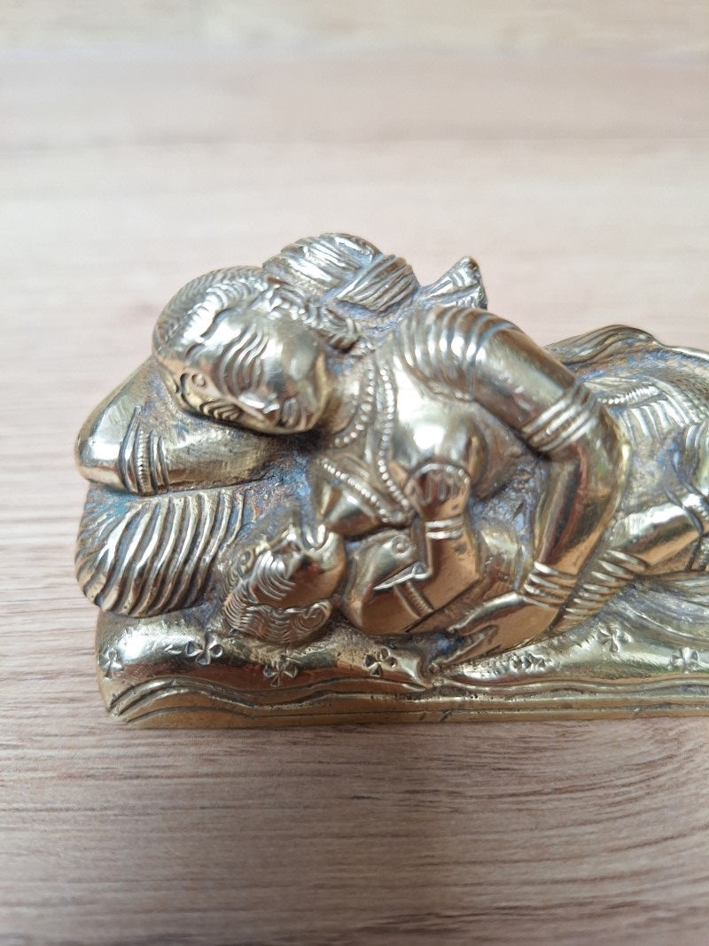 Yashoda allaitant Krishna – Statuette en bronze – Hindouisme, Inde