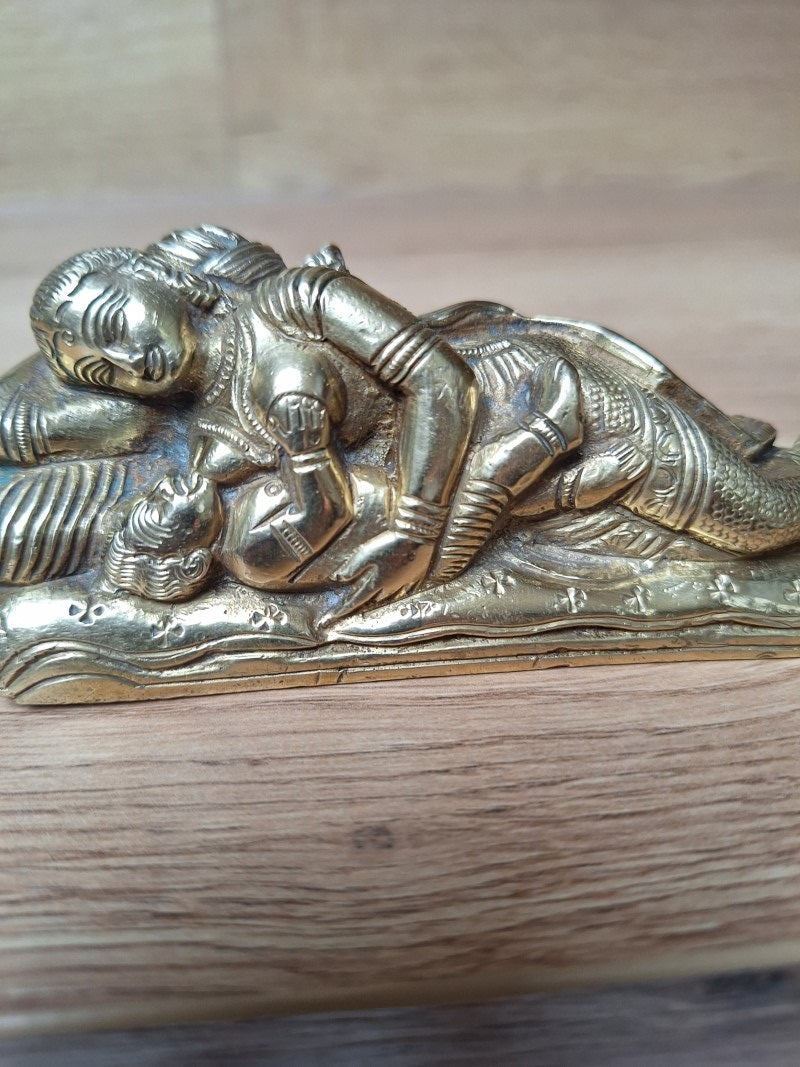 Yashoda allaitant Krishna – Statuette en bronze – Hindouisme, Inde