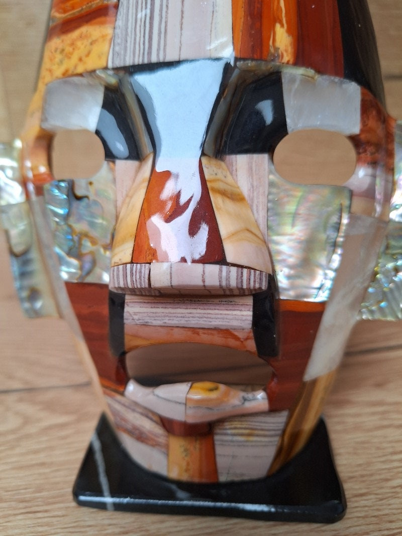 Masque mexicain en mosaïque de pierres naturelles & nacre – Inspiration Teotihuacan / Aztèque – 19 cm