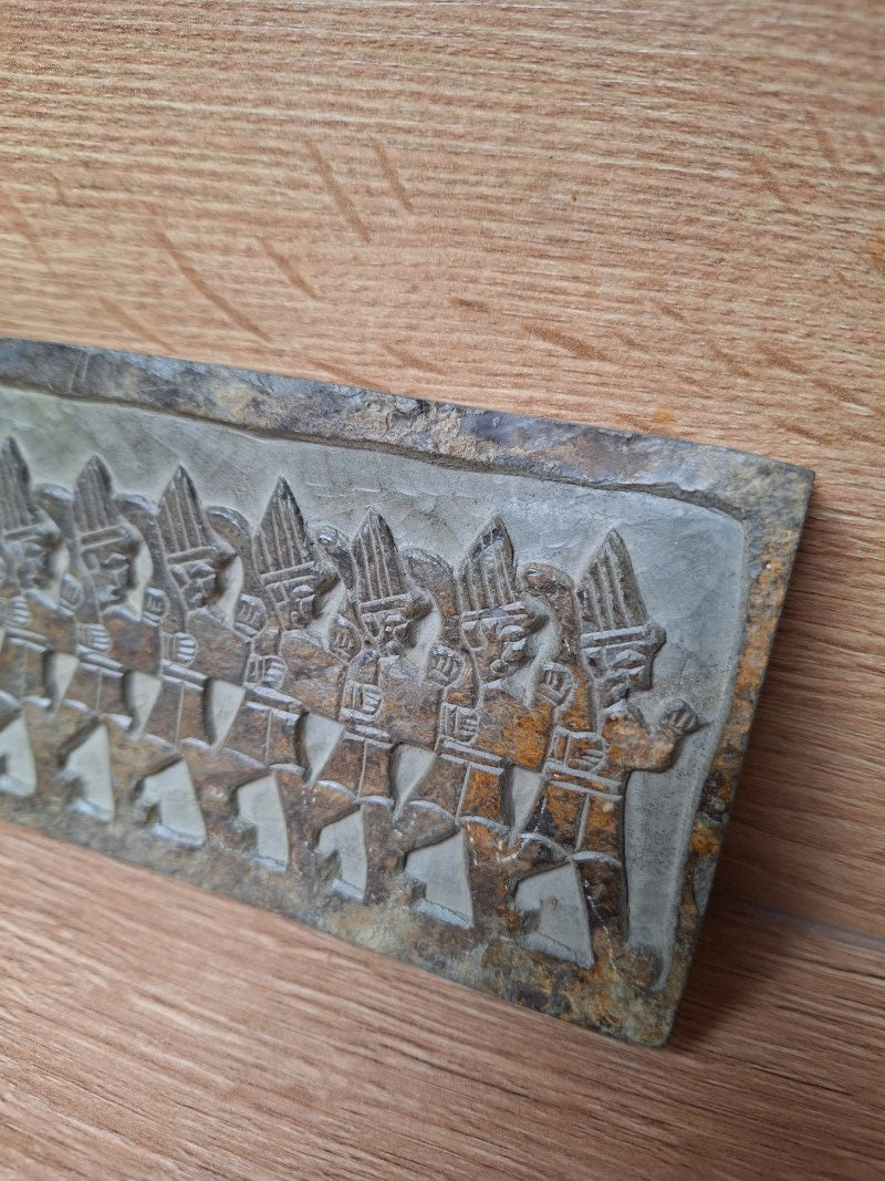 Bas-relief assyrien en pierre – Procession de soldats – Art mésopotamien – 20 cm