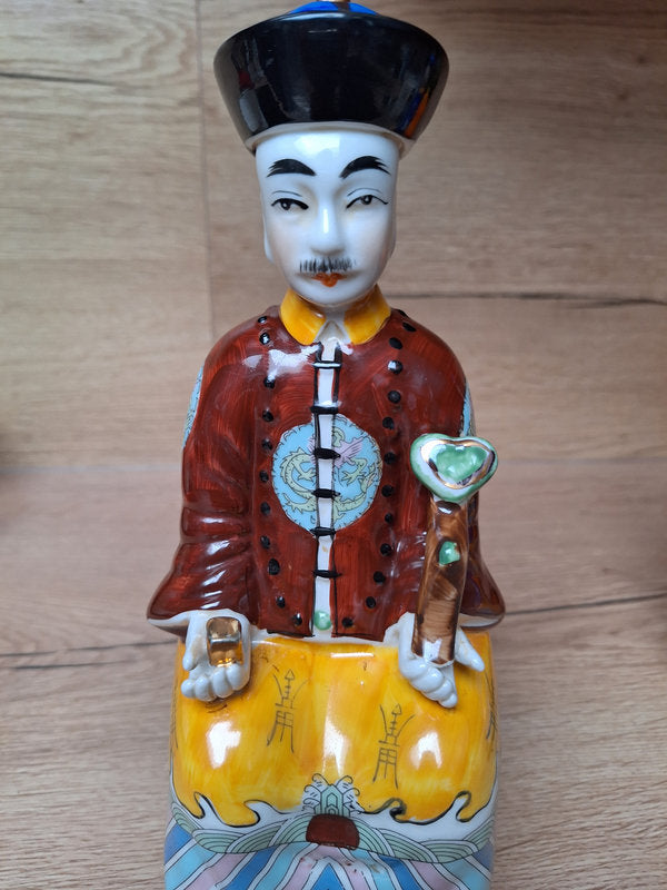 Dignitaires Chinois en porcelaine émaillée polychrome, paire de Mandarins, Asie