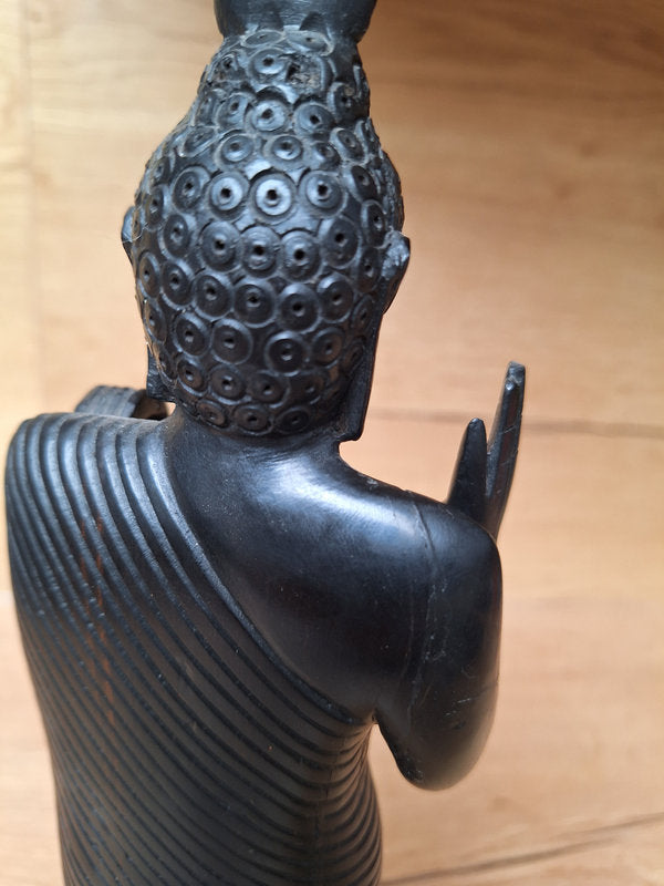 Statue Bouddha debout vintage en bois sculpté – Abhaya Mudra, Asie.