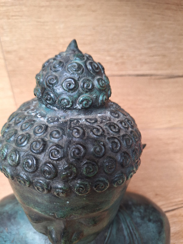 Buste de Bouddha thaïlandais en bronze – Patine verte ancienne - Art Asiatique du XXe Siècle - 28cm.