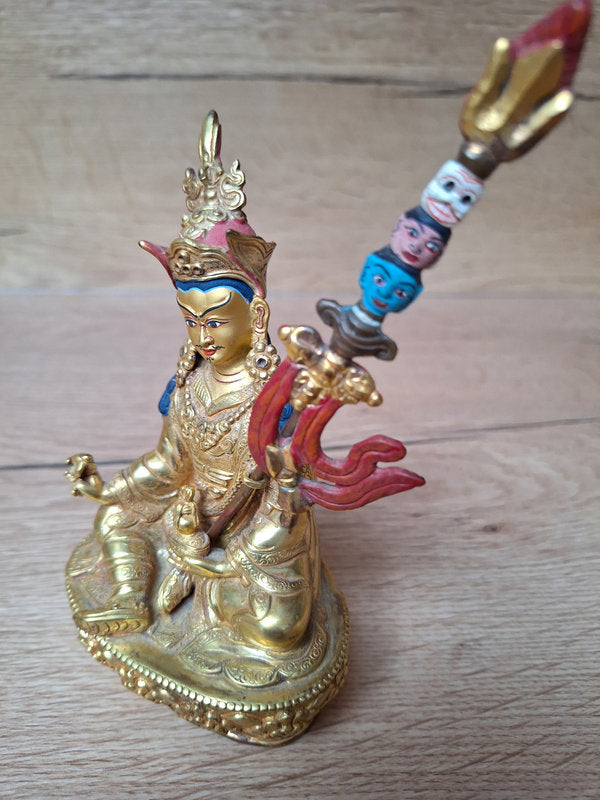 Statue en bronze de Padmasambhava, symbole de sagesse et d'illumination, Tibet.
