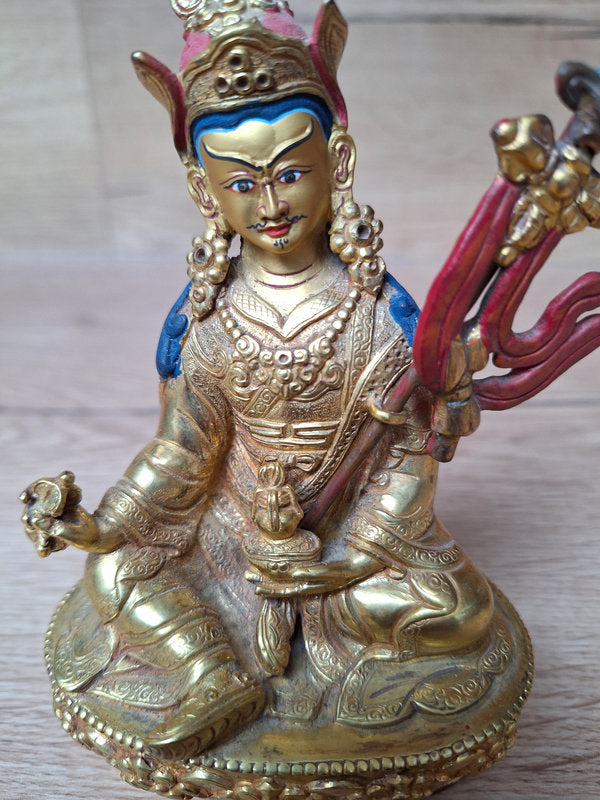 Statue en bronze de Padmasambhava, symbole de sagesse et d'illumination, Tibet.