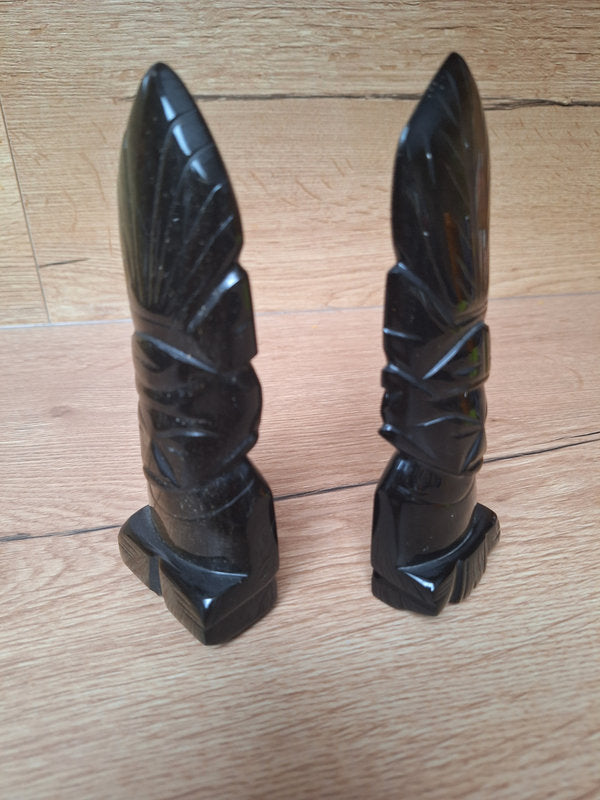 Paire de sculptures en obsidienne noire – Figures mésoaméricaines – Mexique