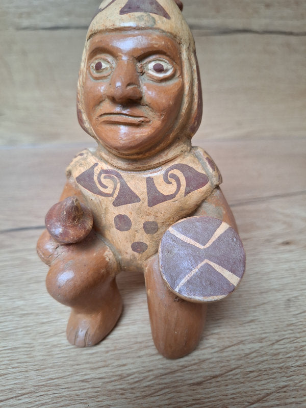 Guerrier Moche en terre cuite – Vase-étrier précolombien du Pérou