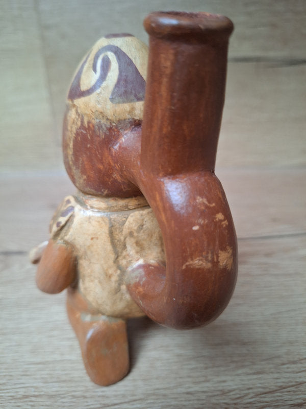 Guerrier Moche en terre cuite – Vase-étrier précolombien du Pérou