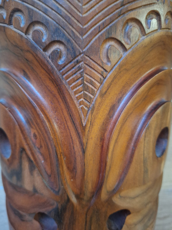 Masque Tiki en bois sculpté – Artisanat indonésien – Inspiration océanienne – 27 cm