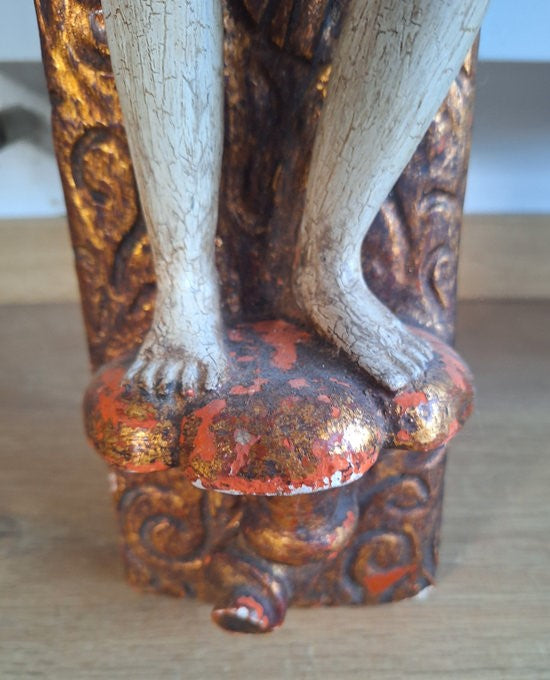 Panneau mural indien Devadasi – Danseuse & musicienne de temple – Bois sculpté polychrome vintage – 57 cm