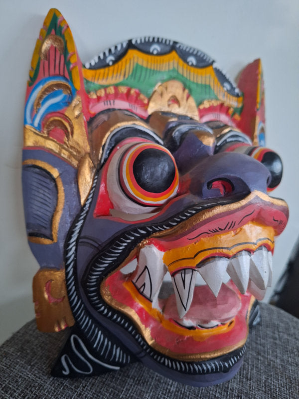 Masque Barong balinais en bois sculpté, Indonésie, Artisanat traditionnel sculpté à la main. Bali