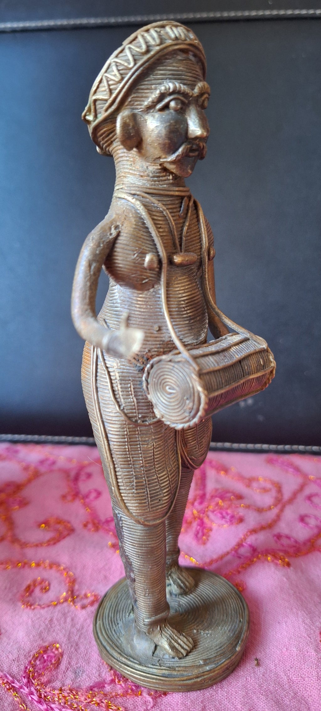 Statuette Bastar en laiton, Art Tribal Dokra, musicien. art tribal Inde.