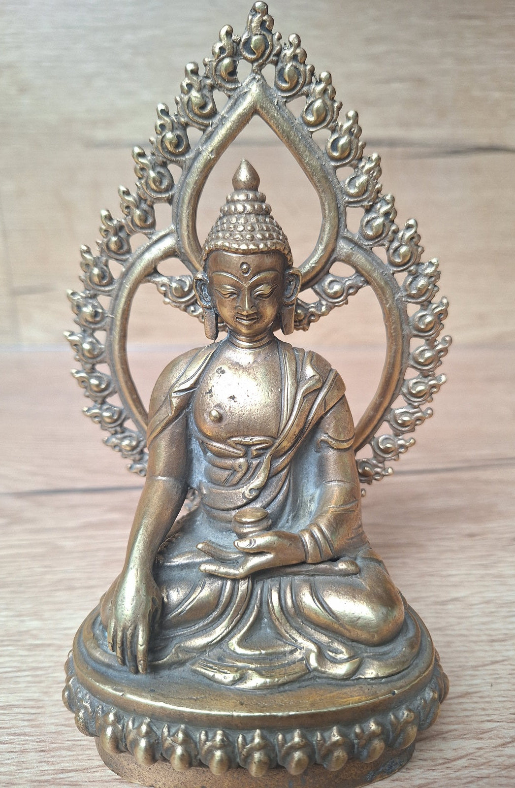 Bouddha en Dhyanasana – Mandorle Flamboyante & Socle Lotus