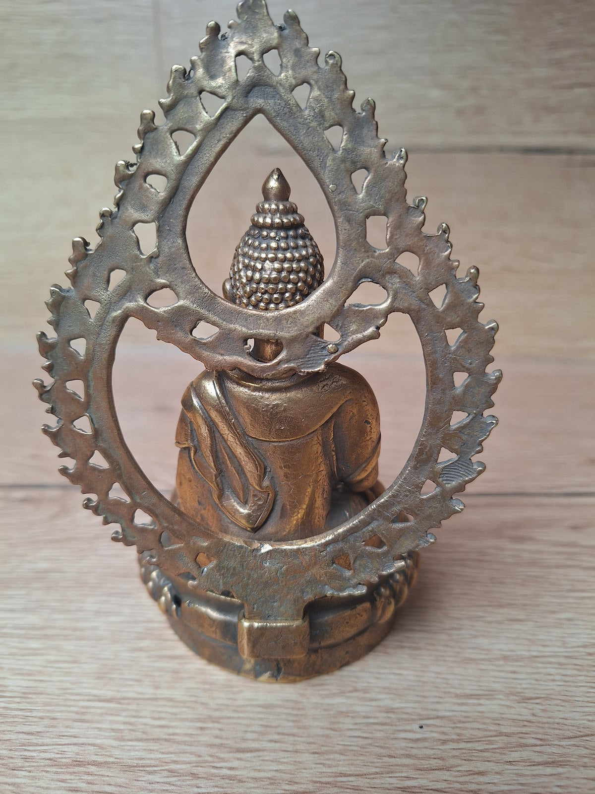 Bouddha en Dhyanasana – Mandorle Flamboyante & Socle Lotus