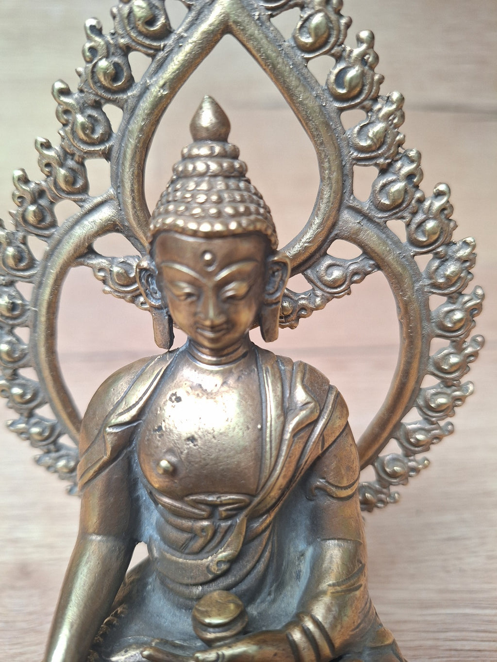 Bouddha en Dhyanasana – Mandorle Flamboyante & Socle Lotus