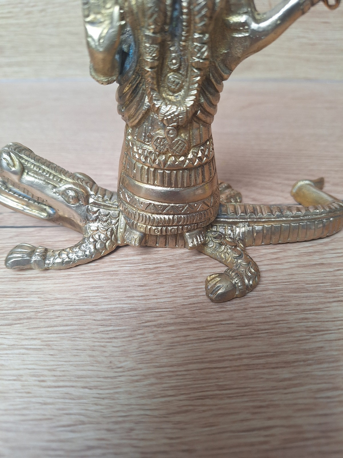 Khodiyar Mata sur son crocodile – Statuette ancienne en bronze massif – Inde, Gujarat