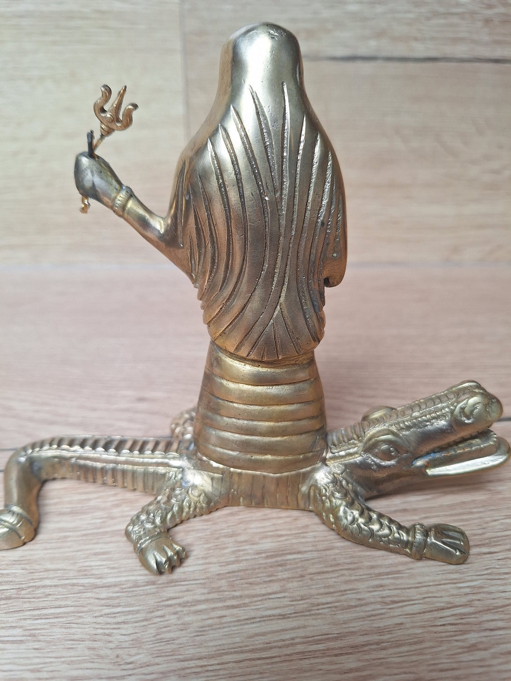 Khodiyar Mata sur son crocodile – Statuette ancienne en bronze massif – Inde, Gujarat