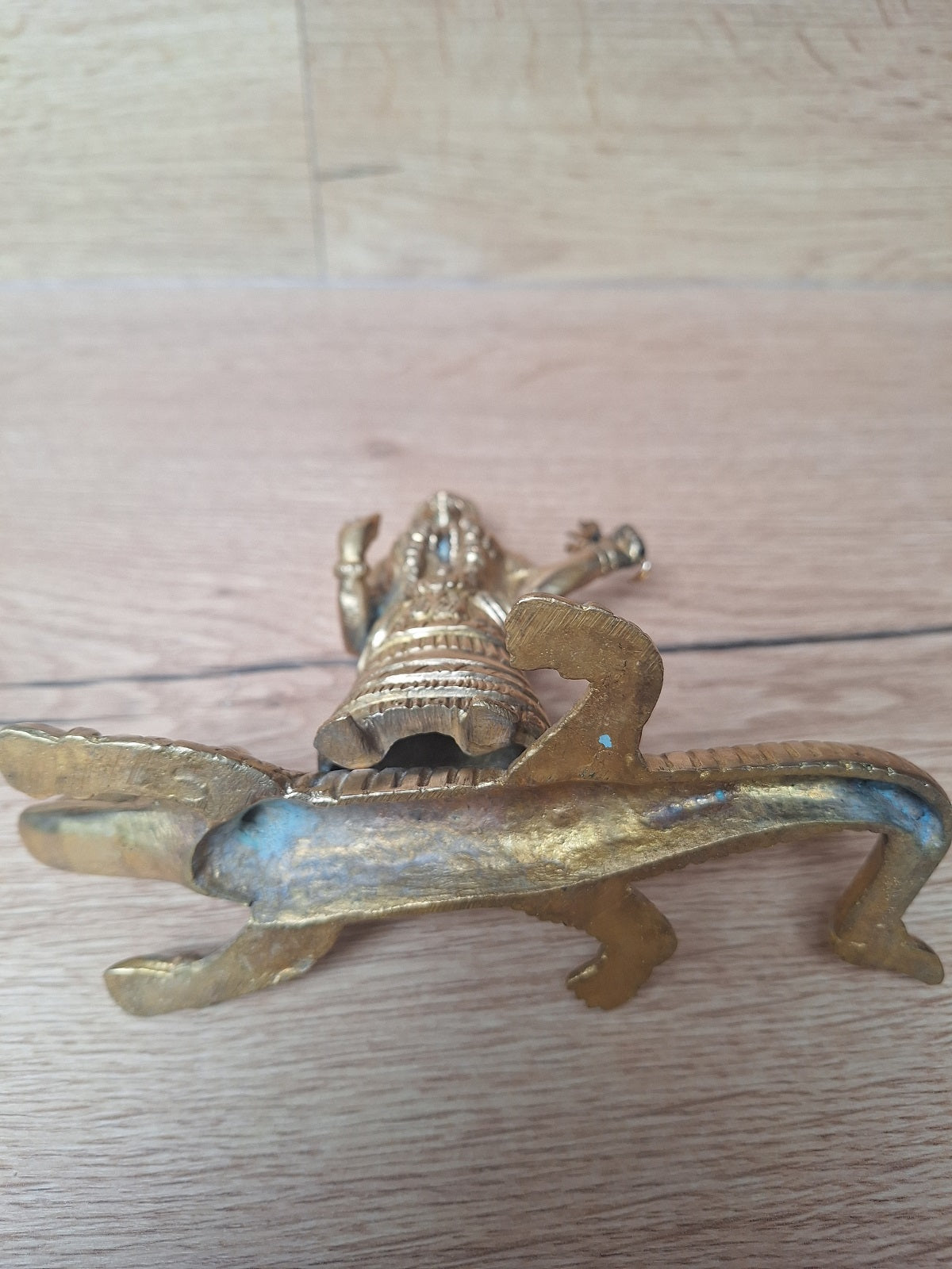 Khodiyar Mata sur son crocodile – Statuette ancienne en bronze massif – Inde, Gujarat