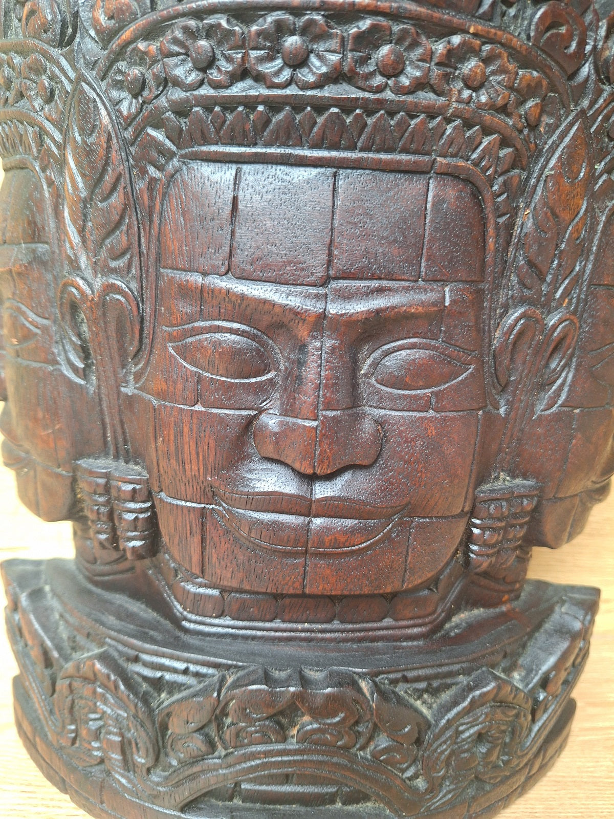 Grande sculpture Jayavarman VII – Visages du Bayon à Angkor – Bois sculpté khmer – Cambodge – 42 cm