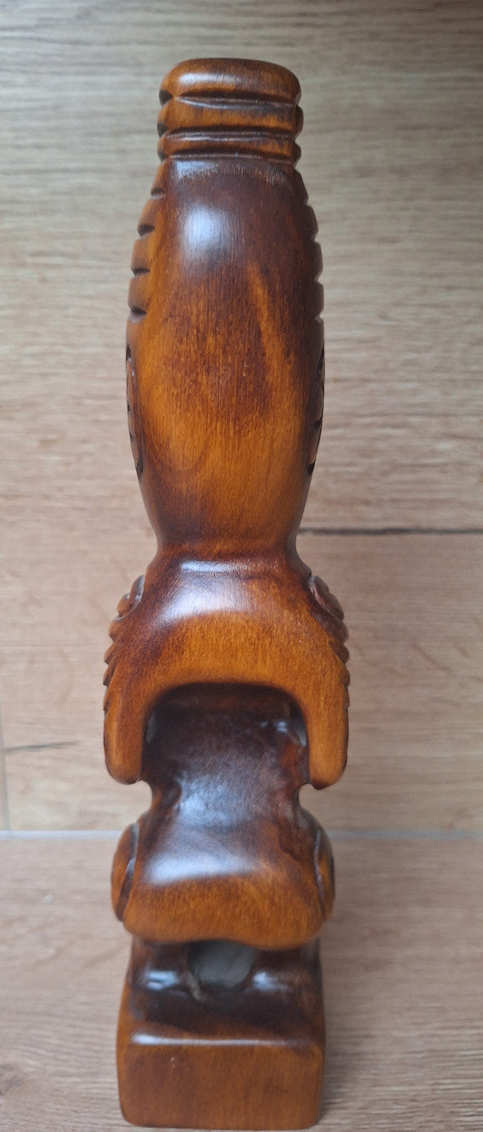 Teko Teko Māori en bois sculpté et pāua – Sculpture traditionnelle Nouvelle-Zélande – 28 cm