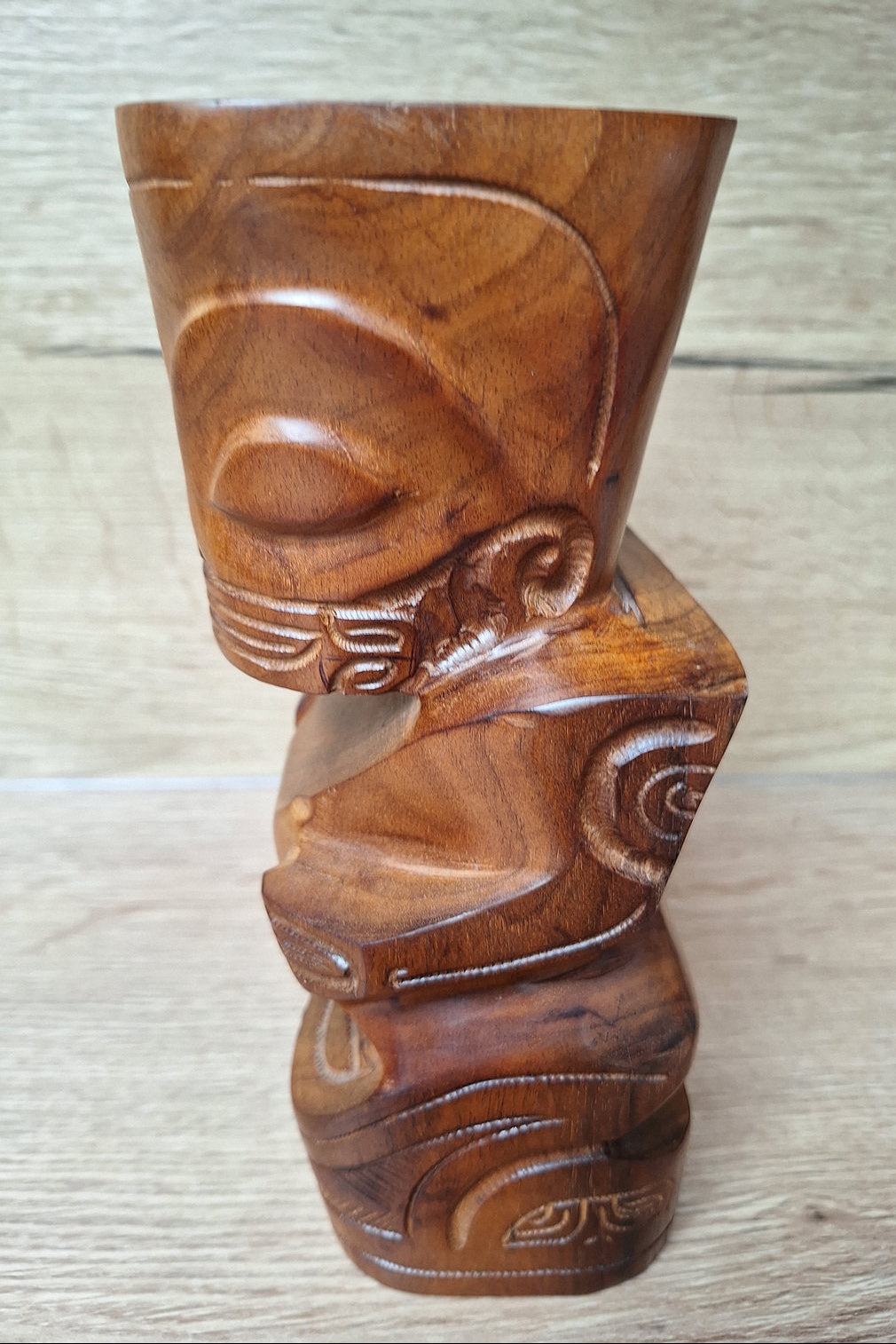 Statue Tiki en bois précieux sculpté Polynésie, Totem des îles Marquises vintage en bois de Miro
