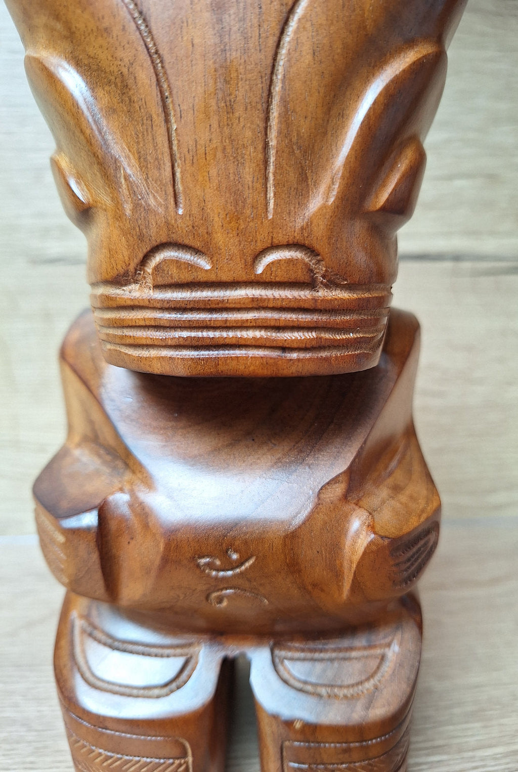 Statue Tiki en bois précieux sculpté Polynésie, Totem des îles Marquises vintage en bois de Miro