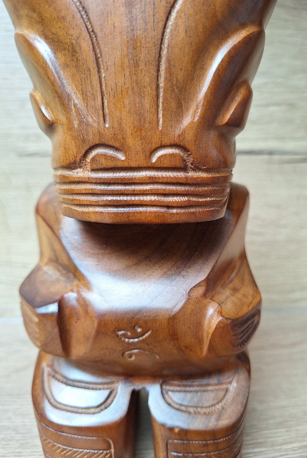 Statue Tiki en bois précieux sculpté Polynésie, Totem des îles Marquises vintage en bois de Miro