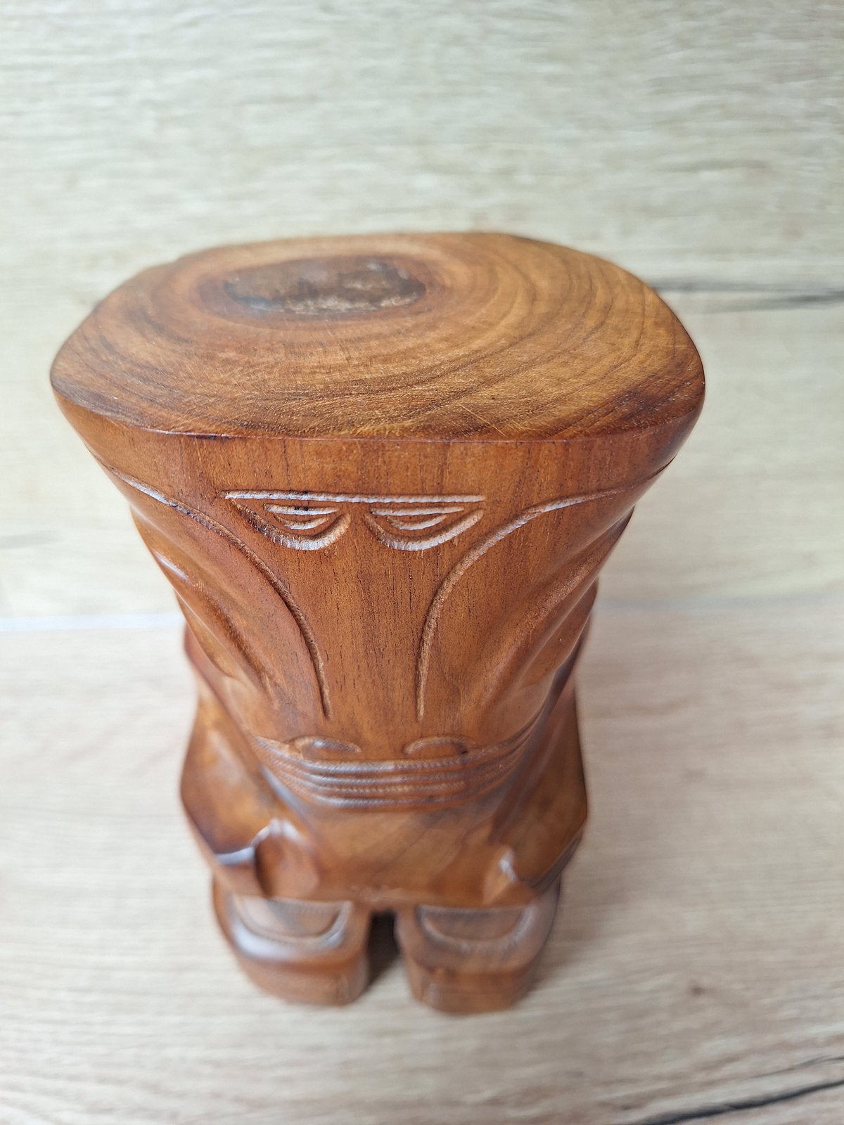 Statue Tiki en bois précieux sculpté Polynésie, Totem des îles Marquises vintage en bois de Miro