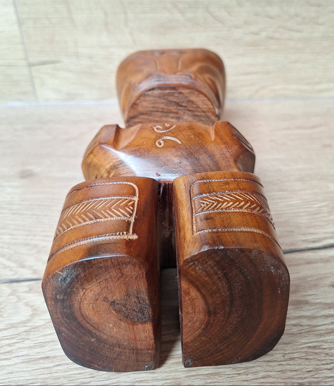 Statue Tiki en bois précieux sculpté Polynésie, Totem des îles Marquises vintage en bois de Miro