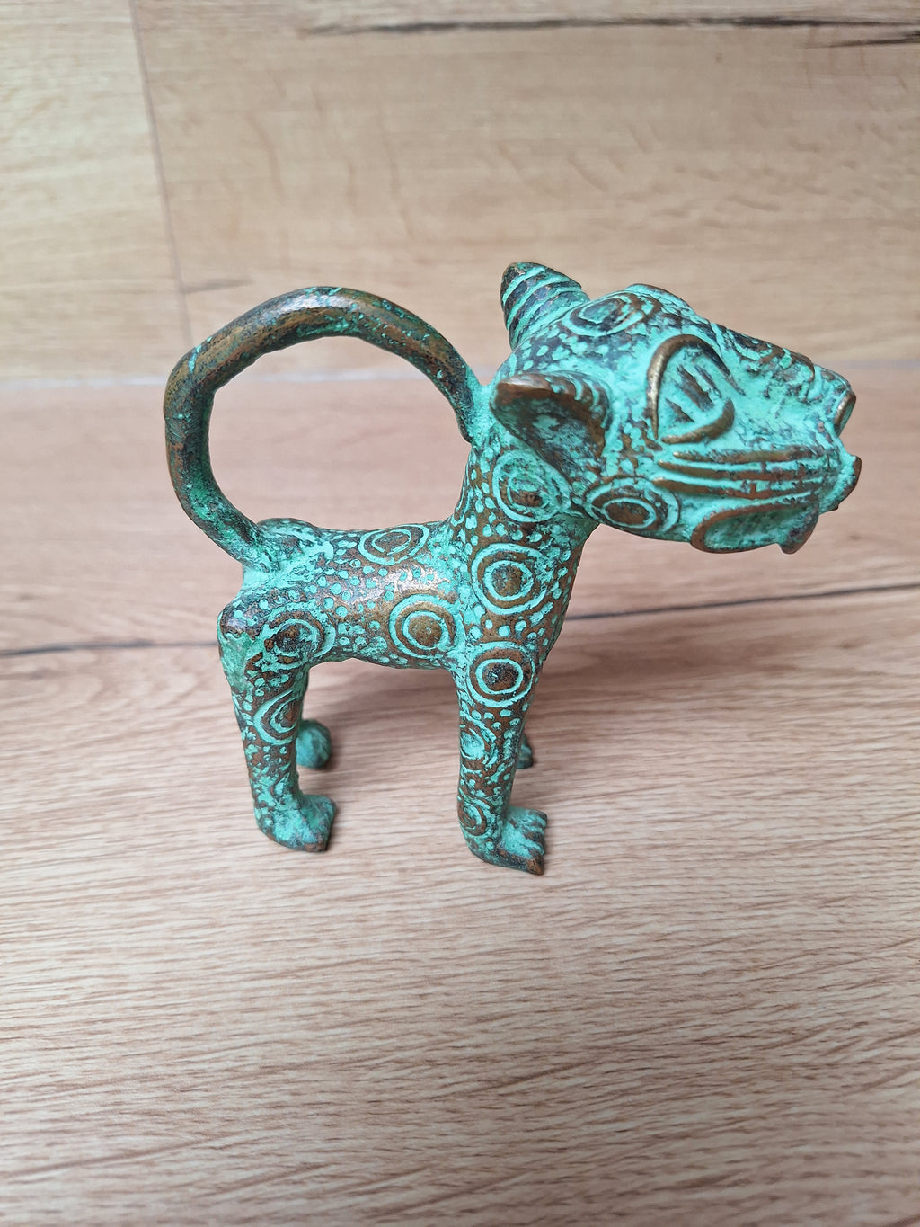 Léopard du Bénin en bronze – Sculpture africaine – Art du Royaume du Bénin
