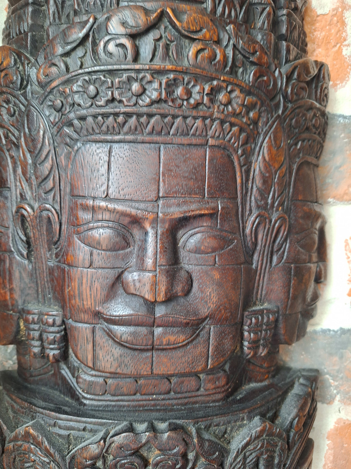 Grande sculpture Jayavarman VII – Visages du Bayon à Angkor – Bois sculpté khmer – Cambodge – 42 cm