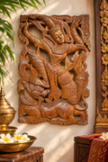 Panneau mural birman – Apsara sur Makara – Bois sculpté ajouré – Myanmar – 46 cm