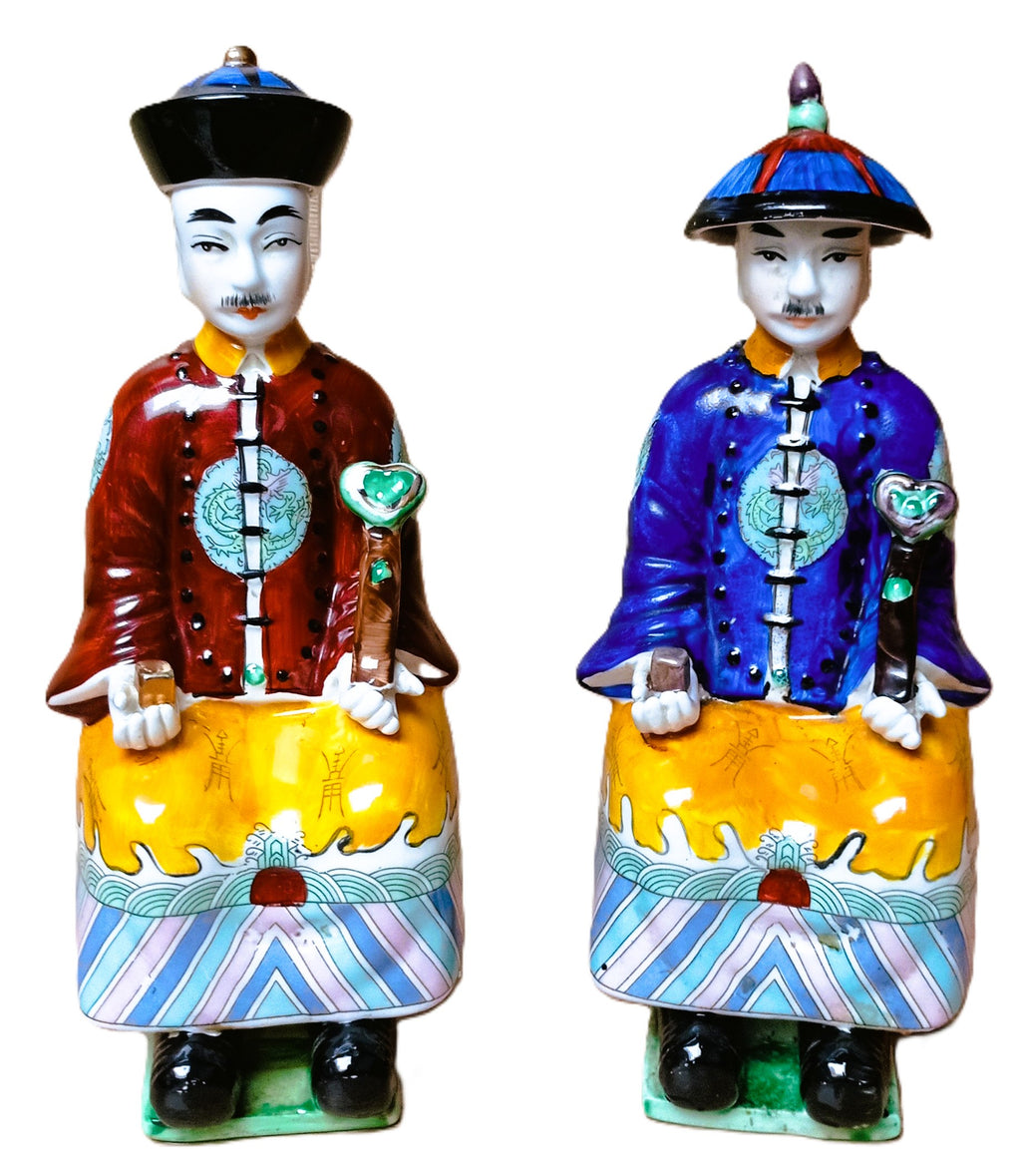 Dignitaires Chinois en porcelaine émaillée polychrome, paire de Mandarins, Asie