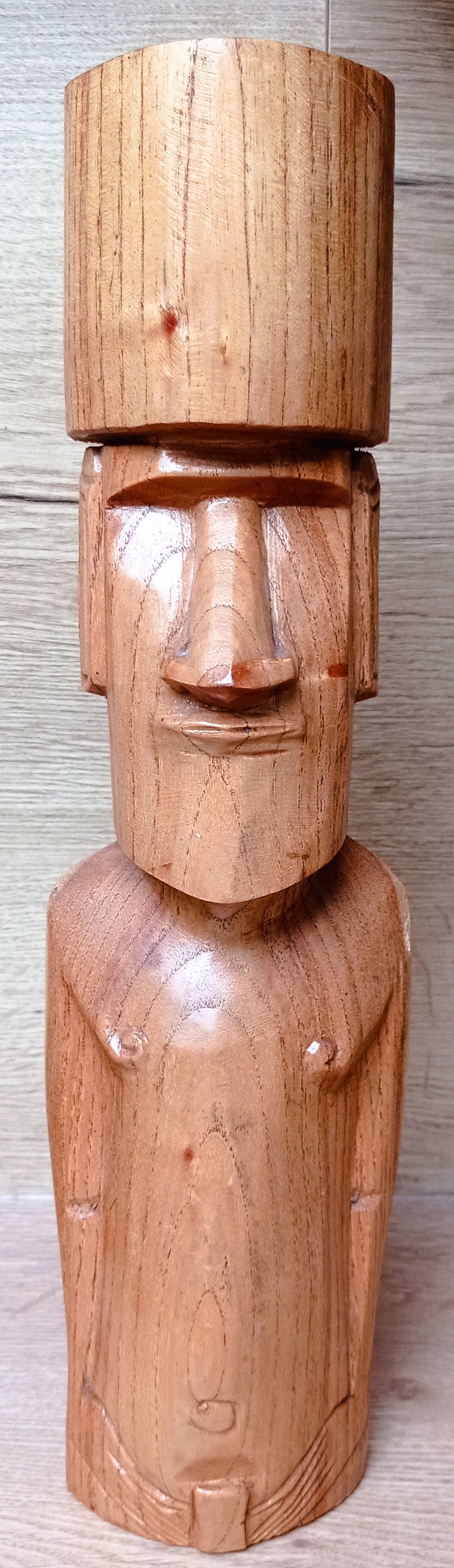 Grand Moaï de Rapa Nui avec Pukao – Bois sculpté clair – Île de Pâques – 39 cm