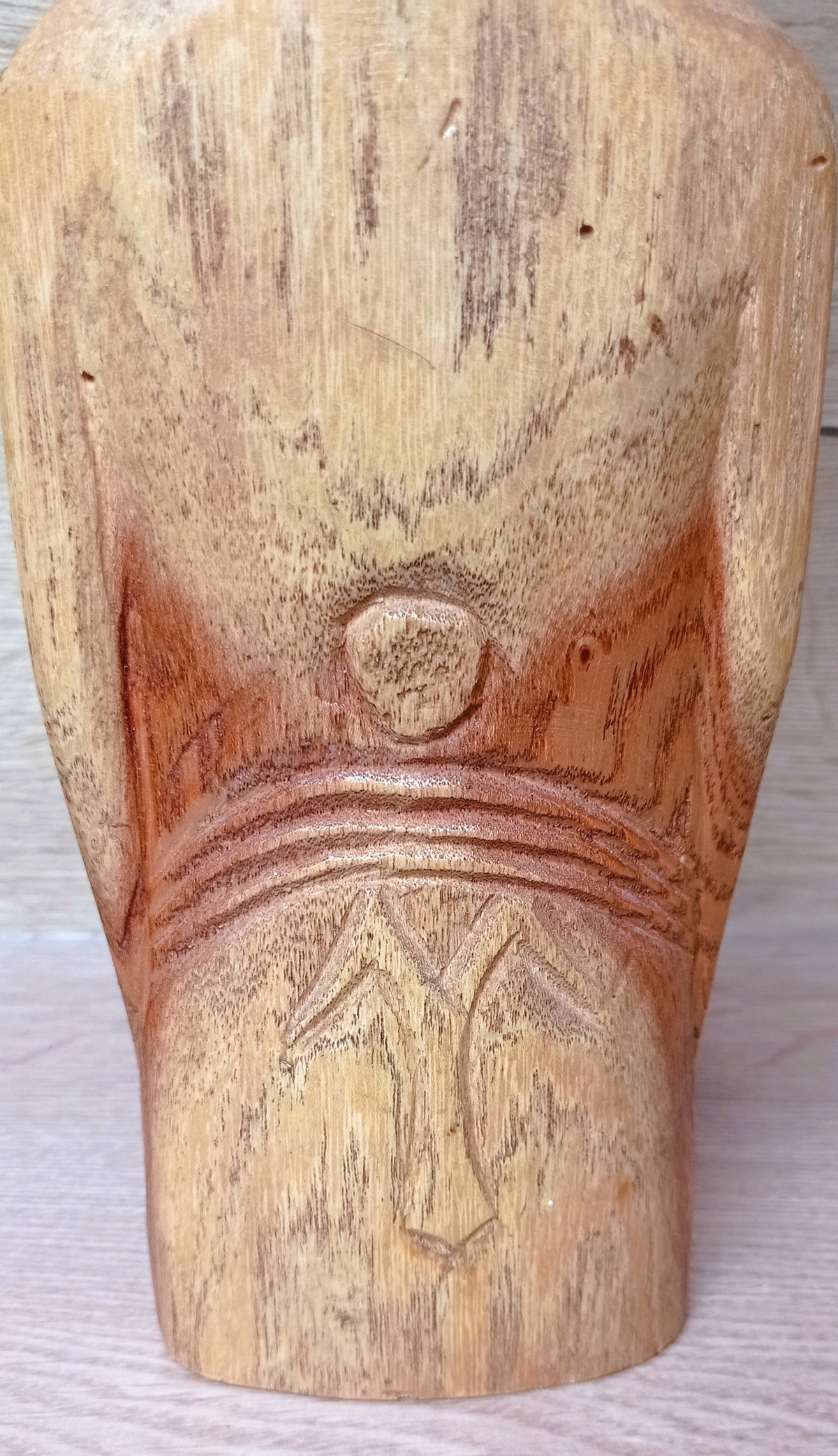 Grand Moaï de Rapa Nui avec Pukao – Bois sculpté clair – Île de Pâques – 39 cm