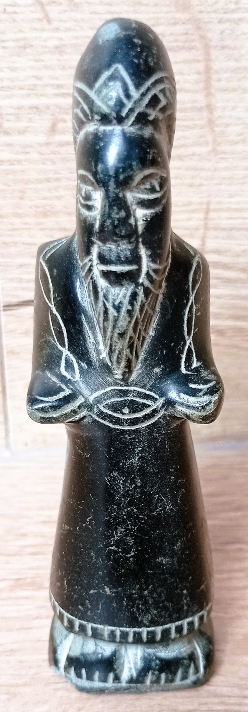 Statuette sumérienne en pierre – Orant de Mésopotamie inspiré de Gudéa – 11,5 cm