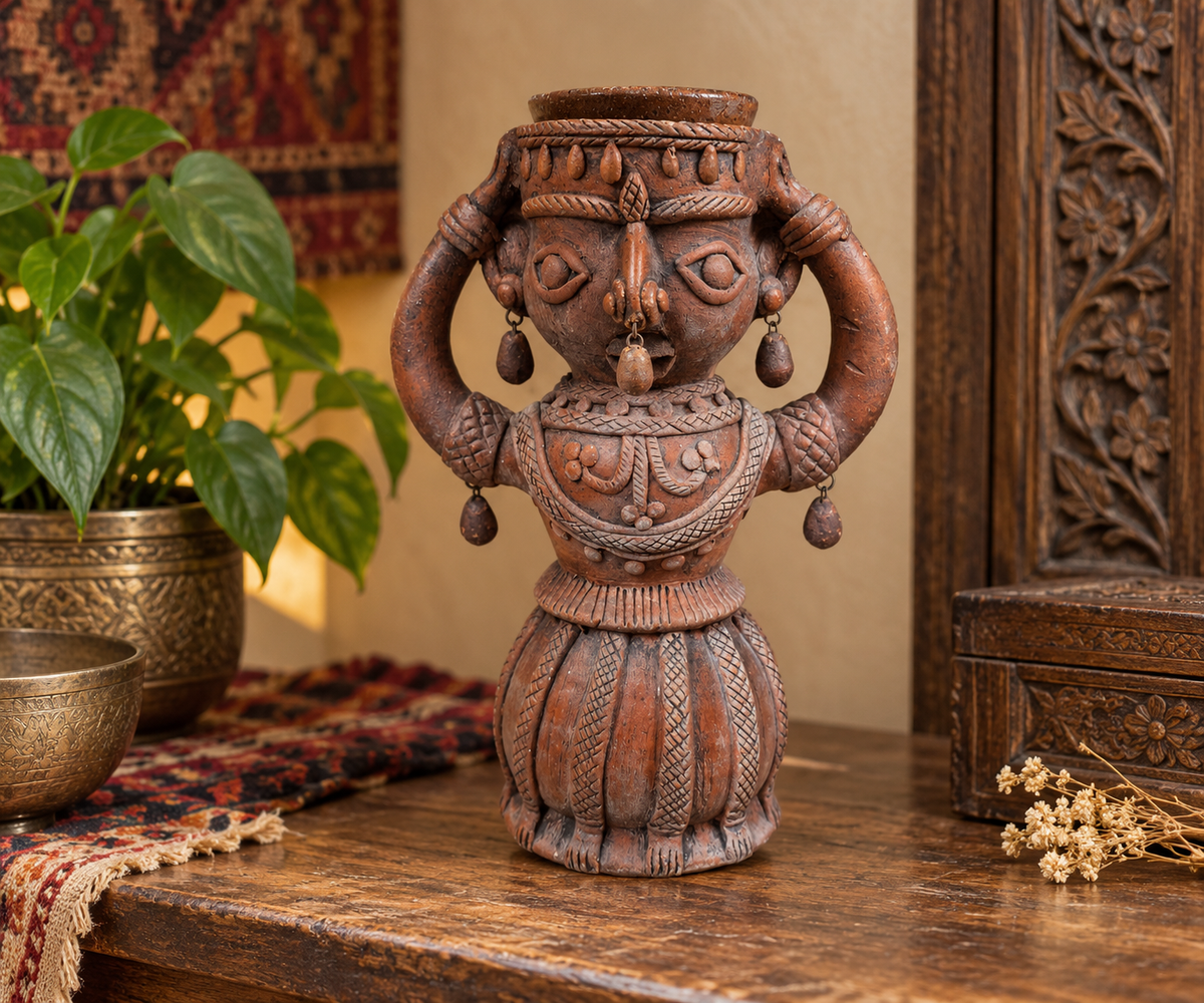 Statuette ancienne Inde Sadum – Femme en terre cuite artisanale – Andhra Pradesh – 32 cm