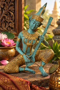 Grande musicienne céleste thaïlandaise en bronze – Instrument à cordes – Patine turquoise et or – 20 cm