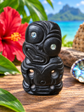 Petite statuette Tiki Māori – Incrustations de pāua – Nouvelle-Zélande – 8 cm