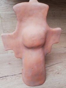 Statuette féminine en terre cuite – Style Jalisco, Mexique – Art précolombien – 34 cm