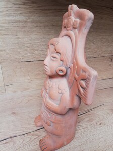 Statuette féminine en terre cuite – Style Jalisco, Mexique – Art précolombien – 34 cm