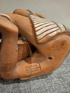 Grande statuette Maya polychrome – Dignitaire à l’offrande – Atelier Arcia – 22cm