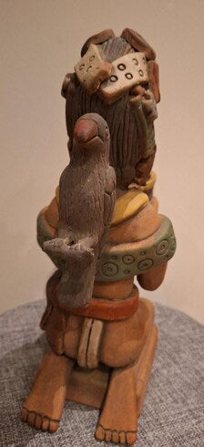 Statuette Maya en terre cuite polychrome – Dignitaire à l’offrande – Atelier Arcia – 37 cm