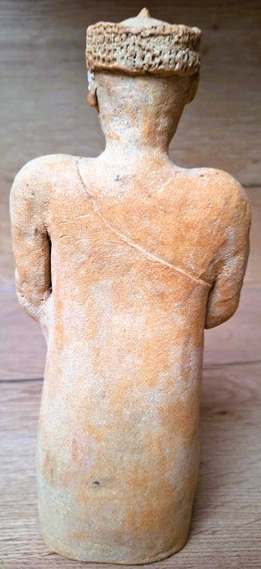 Statuette de Gudéa au Vase Jaillissant - Prince de Lagash | Sculpture Sumérienne en Argile | Art de la Mésopotamie Antique - 26cm