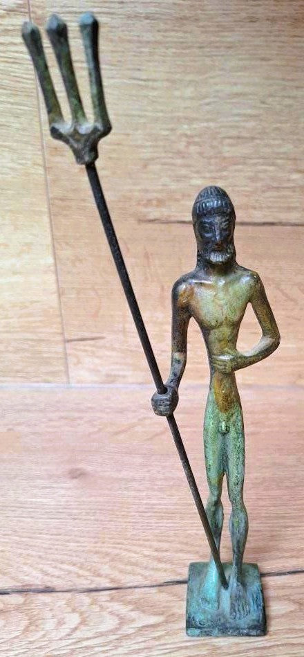 Poséidon au trident en bronze patiné – Sculpture inspirée de la Grèce antique – 24 cm