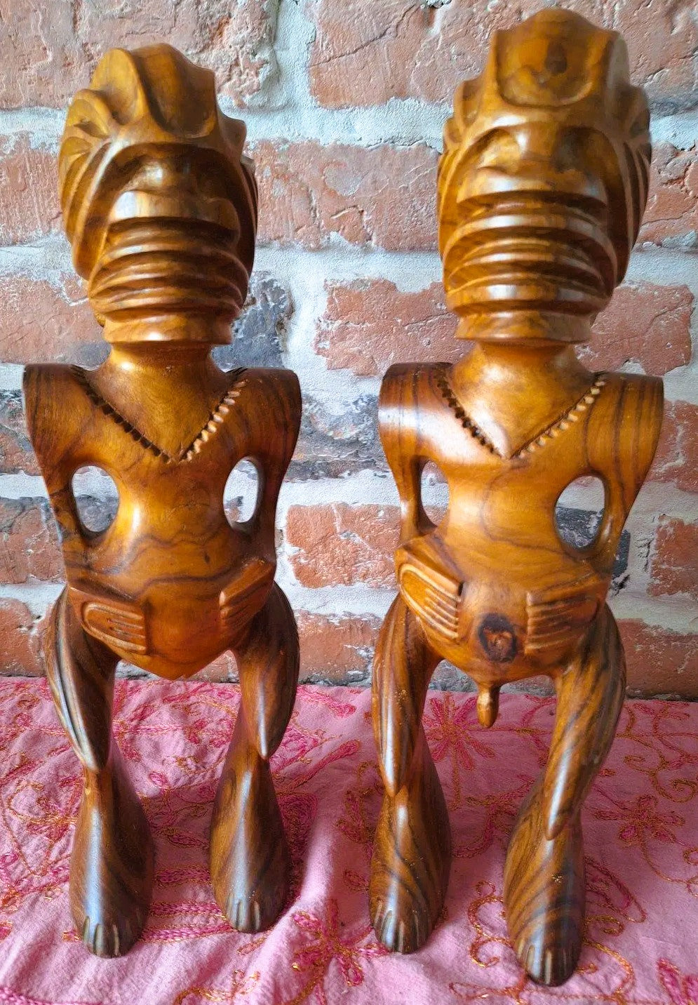 Couple de Tiki polynésiens vintage en bois sculpté – Homme & Femme – 36 cm