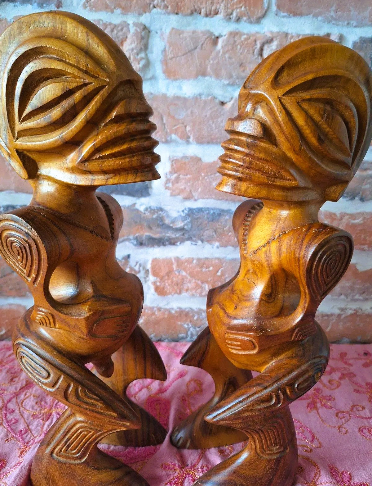 Couple de Tiki polynésiens vintage en bois sculpté – Homme & Femme – 36 cm