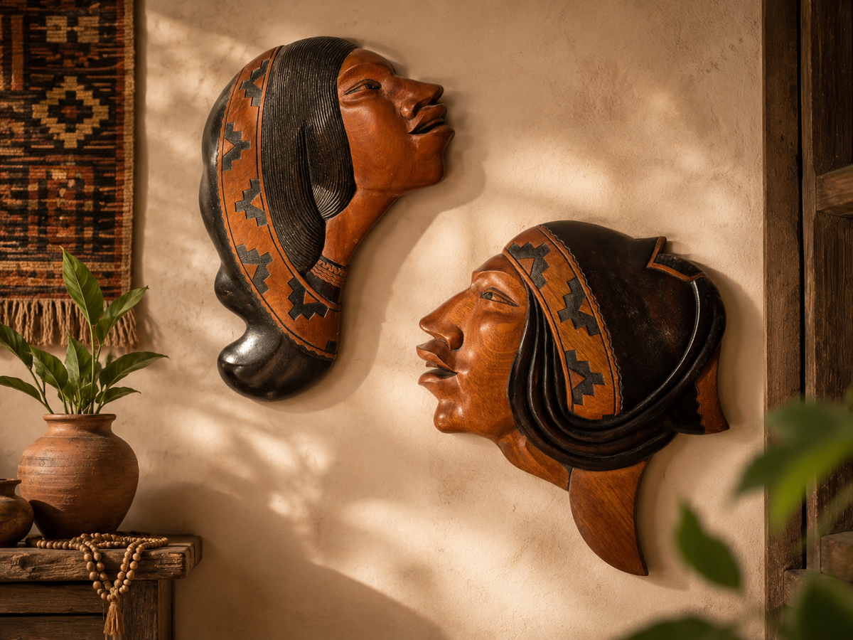 Duo de sculptures murales Quechua – Homme & Femme des Andes – Bois sculpté – Bolivie