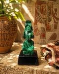 Statuette Vintage en Malachite – Figure Assise de Style Précolombien / Maya sur Socle Obsidienne